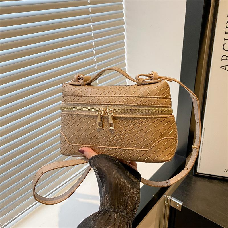 

Нишевая женская сумка-коробка 2025 новый эстетичный дизайн с продвинутой текстурой ручная/на плечо/мессенджер хаки