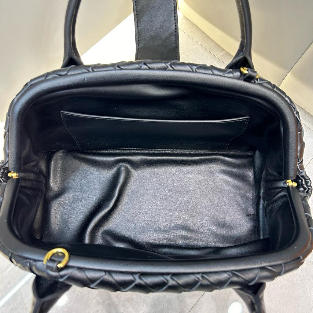 2026 leather cross-border new cloud bag woven portable shoulder crossbody magnetic bowling Boston bag women