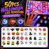 50 Stück Halloween Leuchtringe Verschiedene Designs Kunststoff Verstellbare Größe Leuchten im Dunkeln Ringe für Partygeschenke Süßes oder Saures