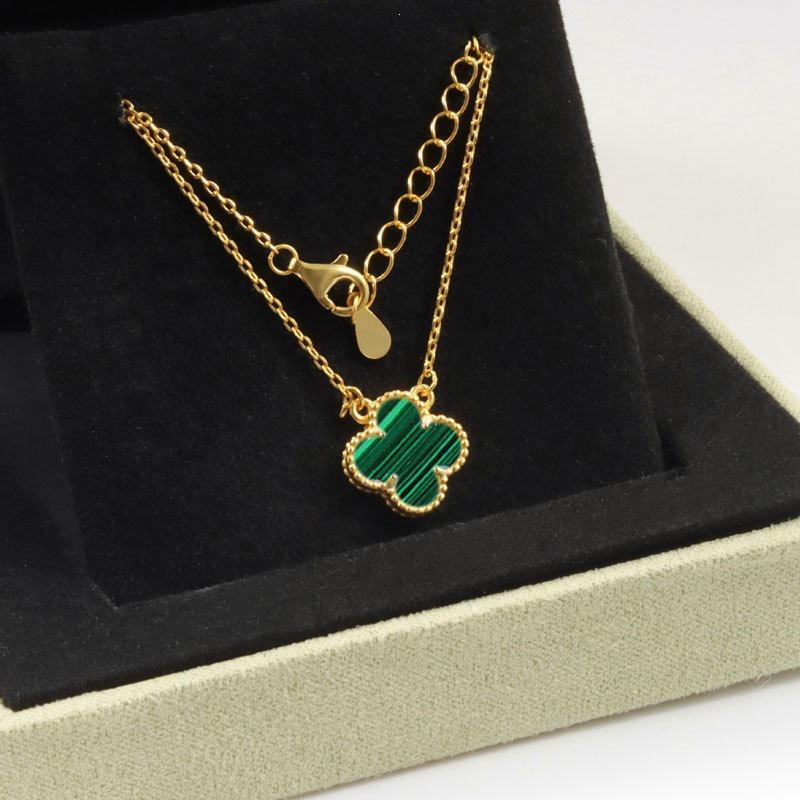 Women's Four-Leaf Clover Bracelet – 18K Gold Plated with Double-Sided Mother-of-Pearl, Elegant High-Quality Accessory, Chic and Lucky Design.