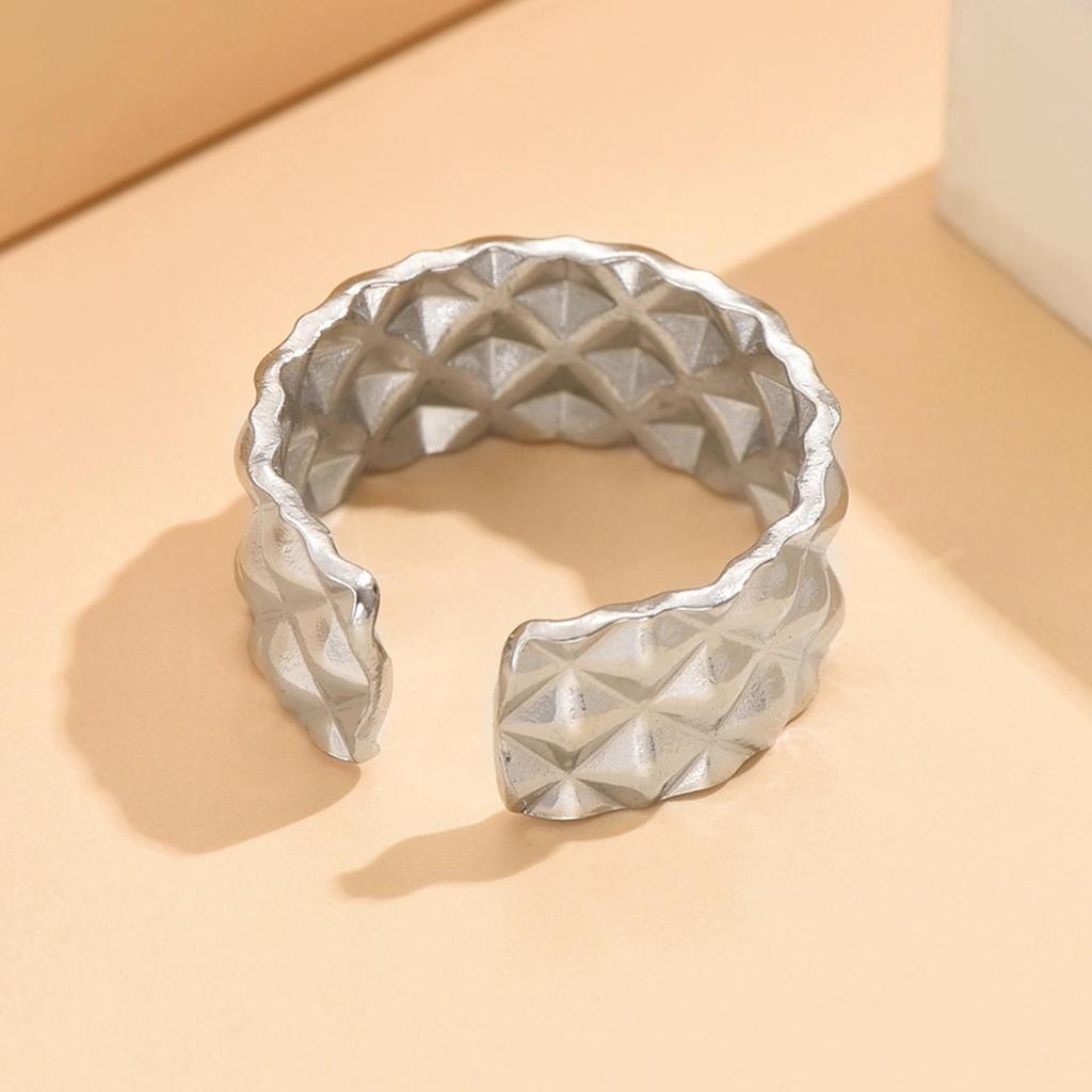 Retro Classic Diamond Lattice Design Stainless Steel Open Ring In Gold Plating, Light Luxury, Fade-Resistant Hand Jewelry