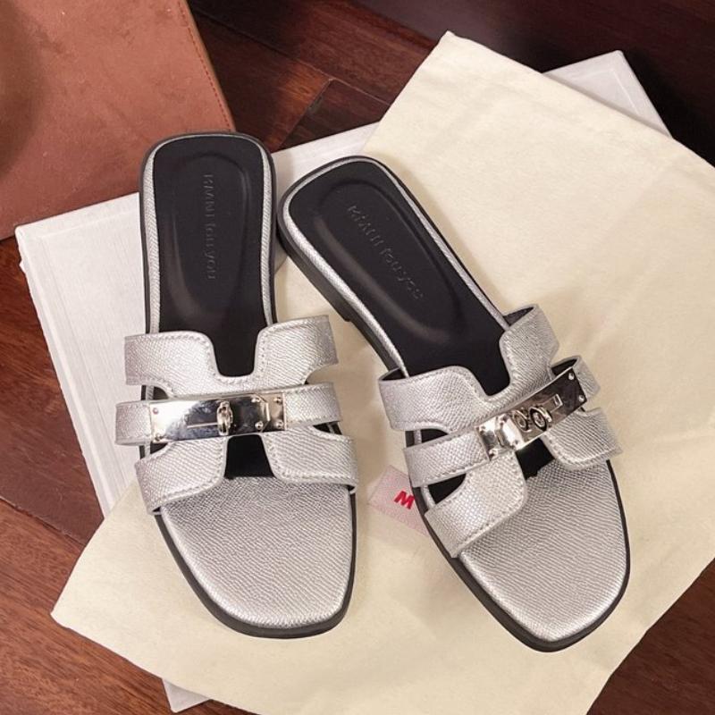 Silver Sandals with Gold Buckle for Women, Retro Peep-Toe Flat Slippers, Perfect for Summer Outing and Beach