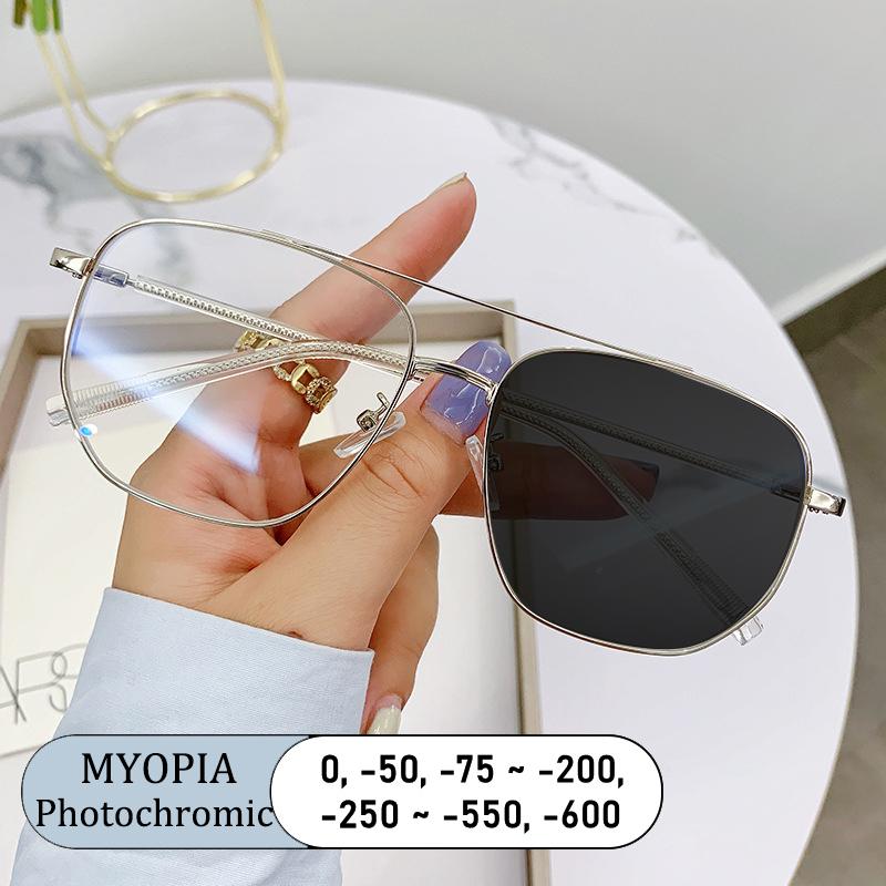 New Brand Myopia Glasses Women Oversized Alloy Frame Blue Light Blocking Photochromic Eyeglasses for Men and Women