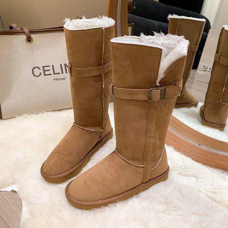 

Женские зимние теплые меховые ботинки на мягкой подошве большого размера с пряжкой на ремне, утепленные подкладкой ботильоны, нескользящие, для пеших прогулок, повседневные, спортивные, хлопковые ботинки 42 малиновый