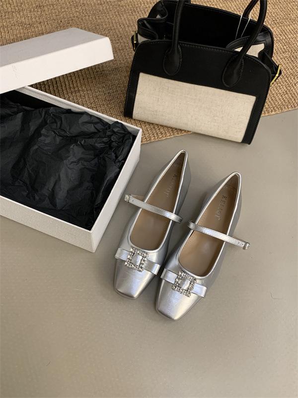 

2025 autumn and winter new square head thick heel rhinestone women s shoes women s elegant bow belt buckle low heel single shoes 39