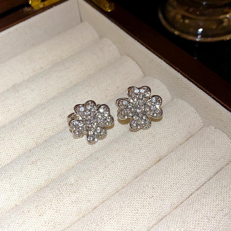 Diamond-encrusted Clover Flower U-shaped Ear Buckle Fashionable Simple and Elegant Temperament Earrings Light Luxury High-end Gentle Earrings