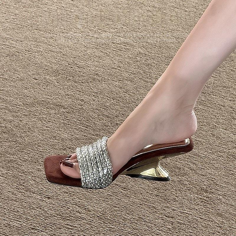 

Потрясающие сандалии на одном ремешке, женская летняя обувь 2025, новые, темпераментные замшевые шлепанцы на высоком каблуке с горным хрусталем 35