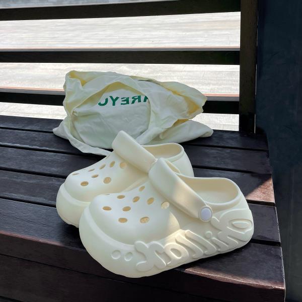 Fashion Flat Shoes Female House Slippers Platform Luxury Slides Slipers Women Designer 2025 Summer Female Shoes Slippers Women Summer Pl