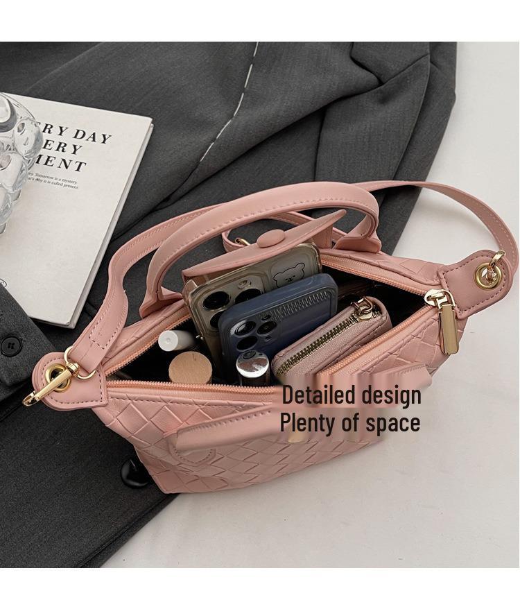 Women's Fashion Knitted Dumpling Handbag: Trendy, Large-Capacity Chic Crossbody for Commute