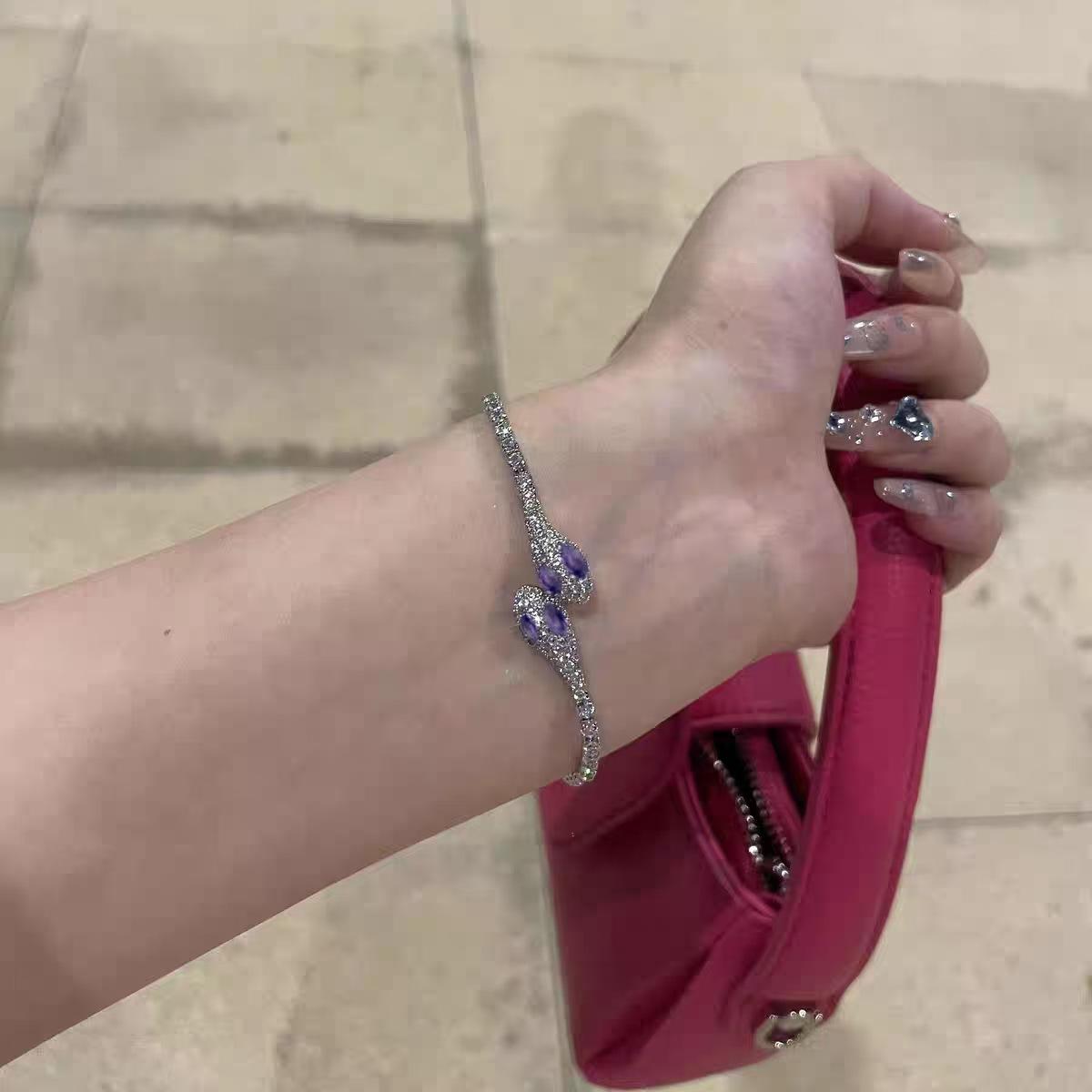 

Серебряный браслет со змеей, изумрудным цирконом, новый многослойный придворный стиль, легкая роскошь, модный, высококлассный, с темпераментом