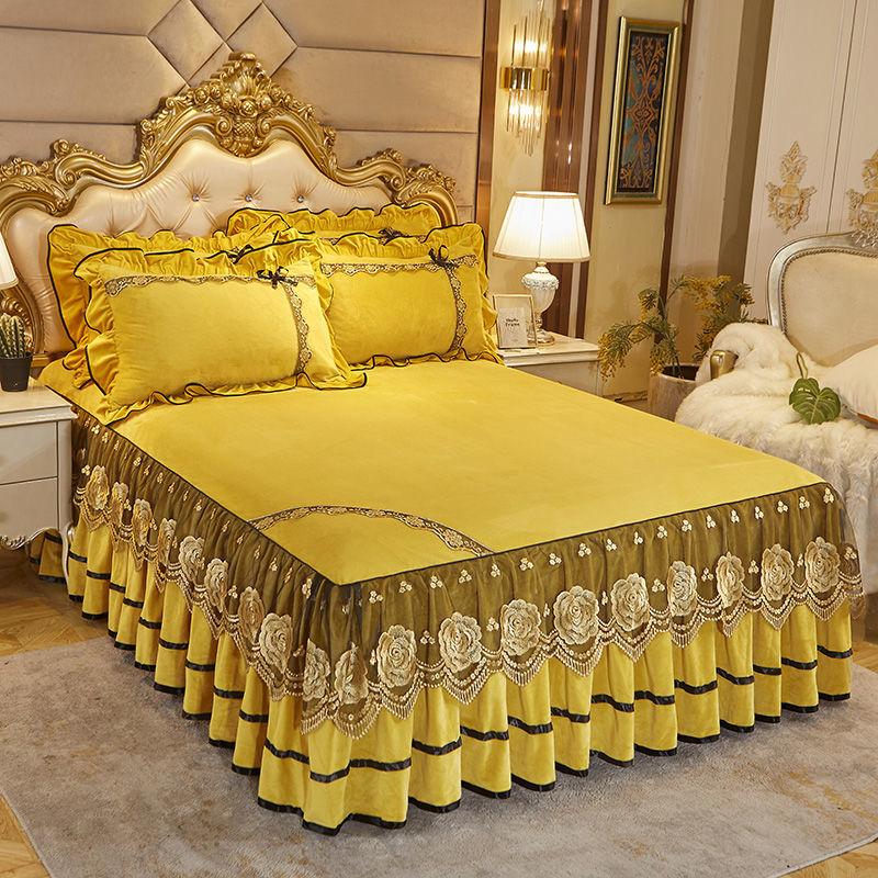 Luxury Bedspread On The Bed European Style Wedding Bed Sheet Lace Bed Skirts Queen Size Crystal Velvet King Size Home Textiles