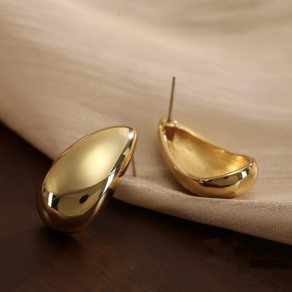 Unique Golden Color Waterdrop Shaped Earrings Personalized Stud Earrings Fashionable Ear Jewelry for Women Girls Suitable for All Seasons