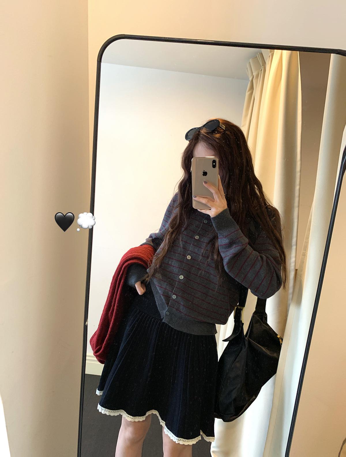

Korean Style Lace Trim High-Waisted Knit Pleated A-Line Mini Skirt for Autumn/Winter One Size чорний