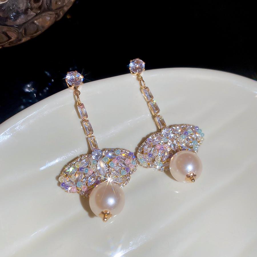 

Silver Needle Diamond Butterfly Round Pearl Stud Earrings Court Style Elegant Earrings Earrings Light Luxury Earrings