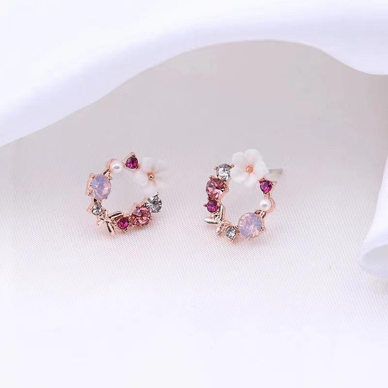 Cute Korean Personality Small Flower Stud Earrings For Women Temperament Simple Metal Female Stud Earrings