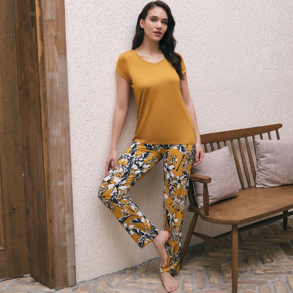 

Пижамный комплект из футболки с коротким рукавом и брюк с цветочным принтом на спине из вискозы 9769