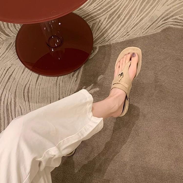 Genuine Leather! Beautiful Lock-up Flip-flops for Women's Outer Wear Temperament Tassel Toe Cool Slippers