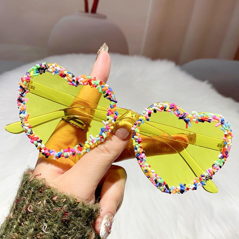 New Love Personality Sticker Stylish Sunglasses Pair Fashion Peach Heart Women Single Party Trendy Beach Sunglasses [Source Factory Straight Hair]