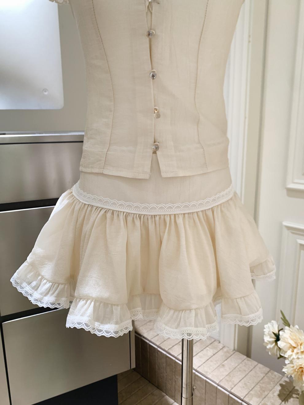 

Homebody Style Lace Trim Water Drop Hollow Top with French Pleats Skirt Dress Suit Small