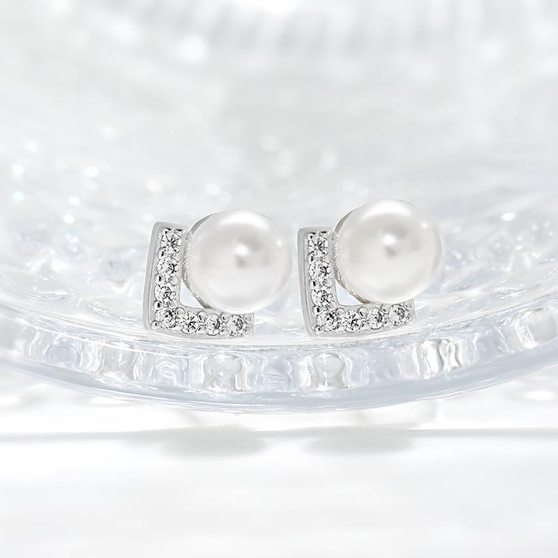 

Осенние и зимние английские серьги с V-образным жемчугом в форме треугольника с бриллиантами, мини-серьги в стиле ретро с ароматом, жемчужные серьги Tassue