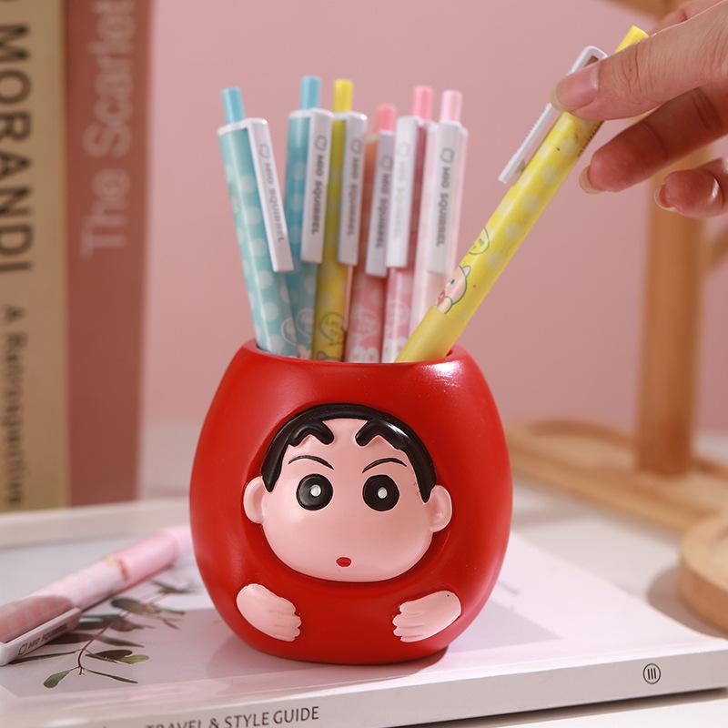 1 Stück Süßer Crayon Shin Chan Stiftehalter Make-up-Pinsel-Organizer Perfekt für Büro-Schreibtisch-Dekoration Kreative Aufbewahrung Stiftehalter