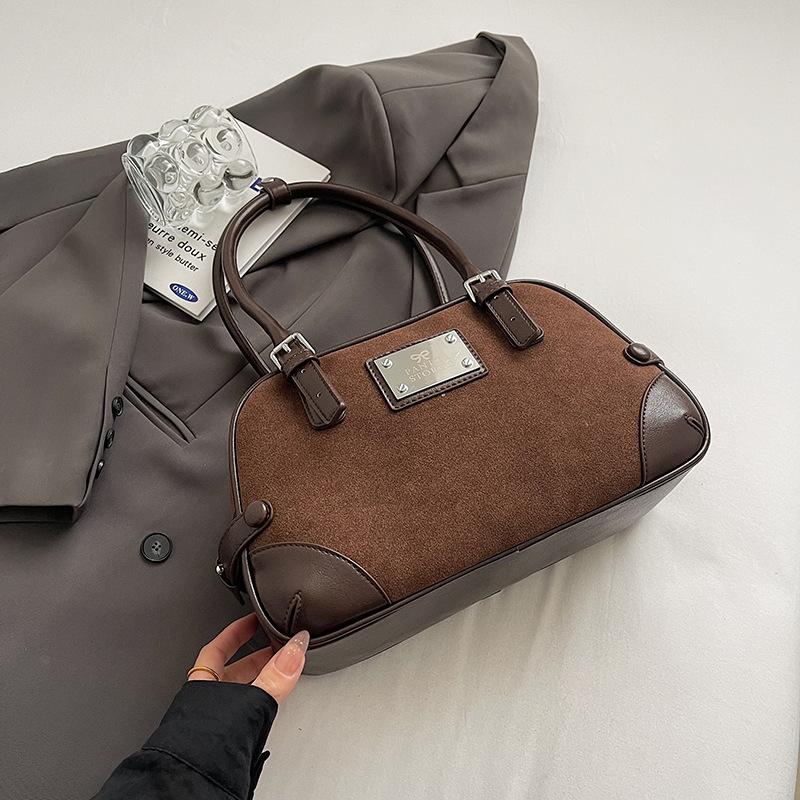 

Матовая портативная сумка для поездок на работу женская 2024 новая ретро сумка подмышки нишевая текстура простая сумка через плечо