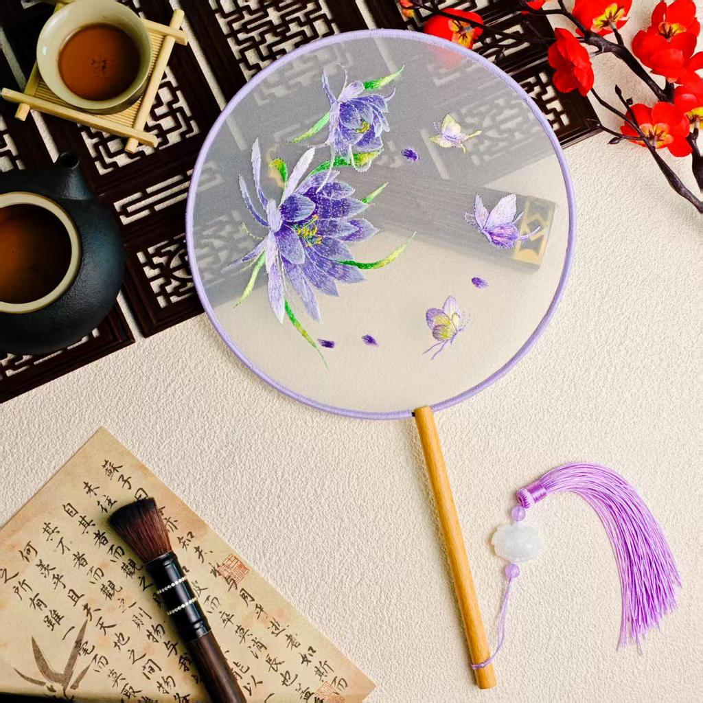 Klassischer doppelseitig bestickter Pfauenfächer - Traditionelles rundes Suzhou Hanfu Tanzaccessoire