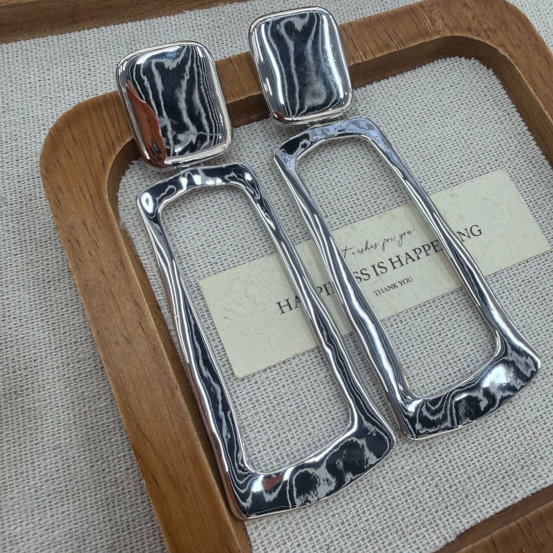 

Hot-Selling Atmospheric Exaggerated Earrings Personalized Geometric Fashion Versatile Medium And Long Women S Earrings