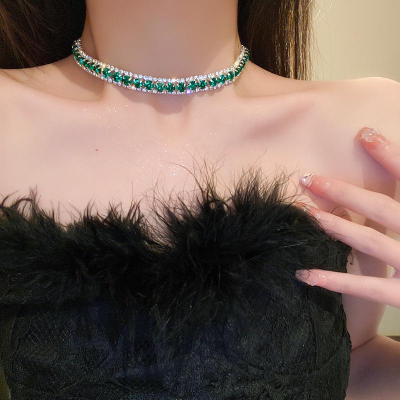 Smaragd-Diamant-inlaid Quadratische Ohrringe: Trendige, vielseitige und Retro-Ohrschmuckstücke mit einem hochwertigen Gefühl