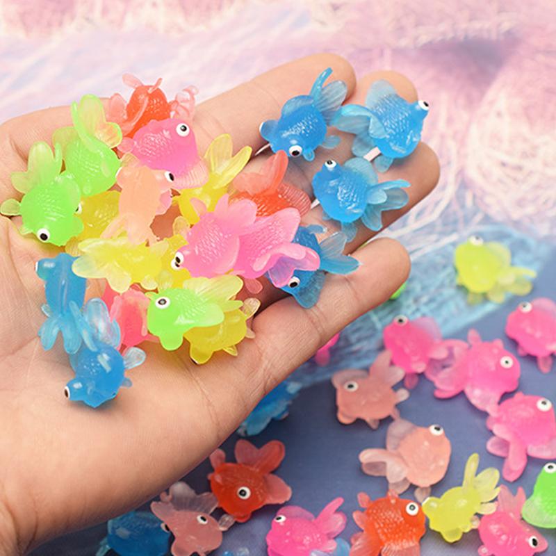 7 Stück Mini Goldfisch Baby Badespielzeug Weiches Gummi Simulation Goldfisch Dekor Wasserspielzeug Spaß Kinder Jungen Mädchen Schwimmen Strandspielzeug