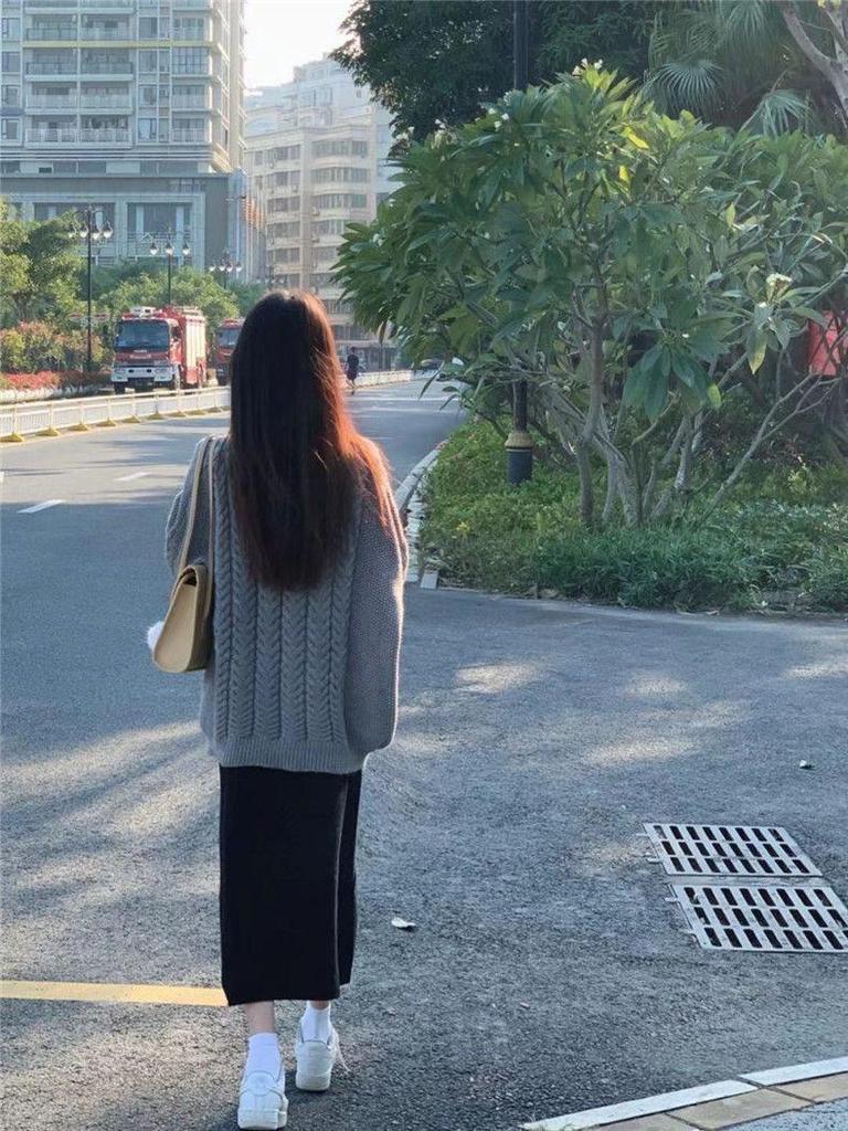 Autumn Spring Age-Defying Salt-tone Hong Kong Loose Knit Sweater & Midi Skirt Set