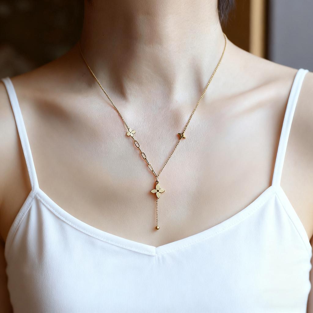 New Arrivalsweater Chain Titanium Steel Four-leaf Clover Necklace Classy Sense Accessible Luxury Women's Tassel Clavicle Chain Accessories