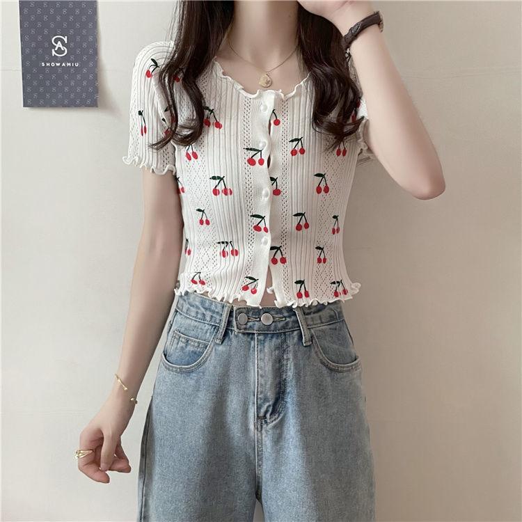 Sommerliches T-Shirt mit Kirschdruck für Damen, koreanische Version, schmale Passform und vielseitiges kurzes Strickjacken-Oberteil