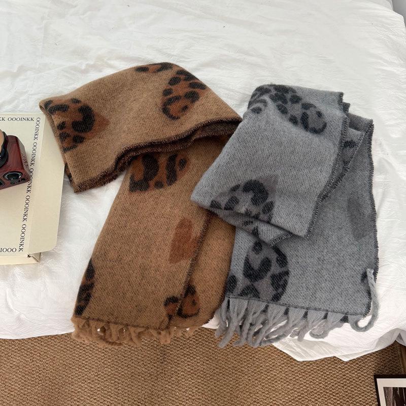 Unisex Verdickter Schal mit Leopardenmuster und Quasten: Warmer Nackenschutz für Herbst- und Winterfahrten