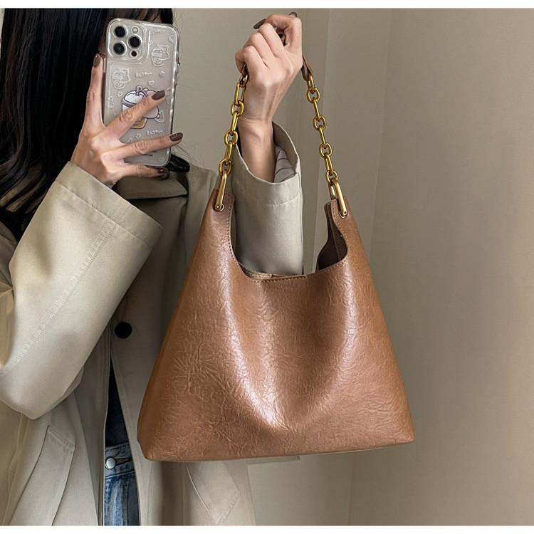 IELGY Retro Chain Shoulder Large Capacity Commuter Underarm Tote Bag