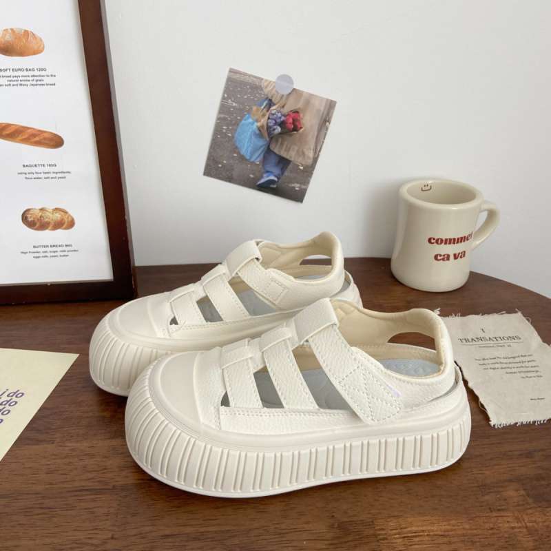 

Milk white hollow little white shoes female ugly cute summer new chic niche bread shoes breathable thick sole big head little white shoes 35