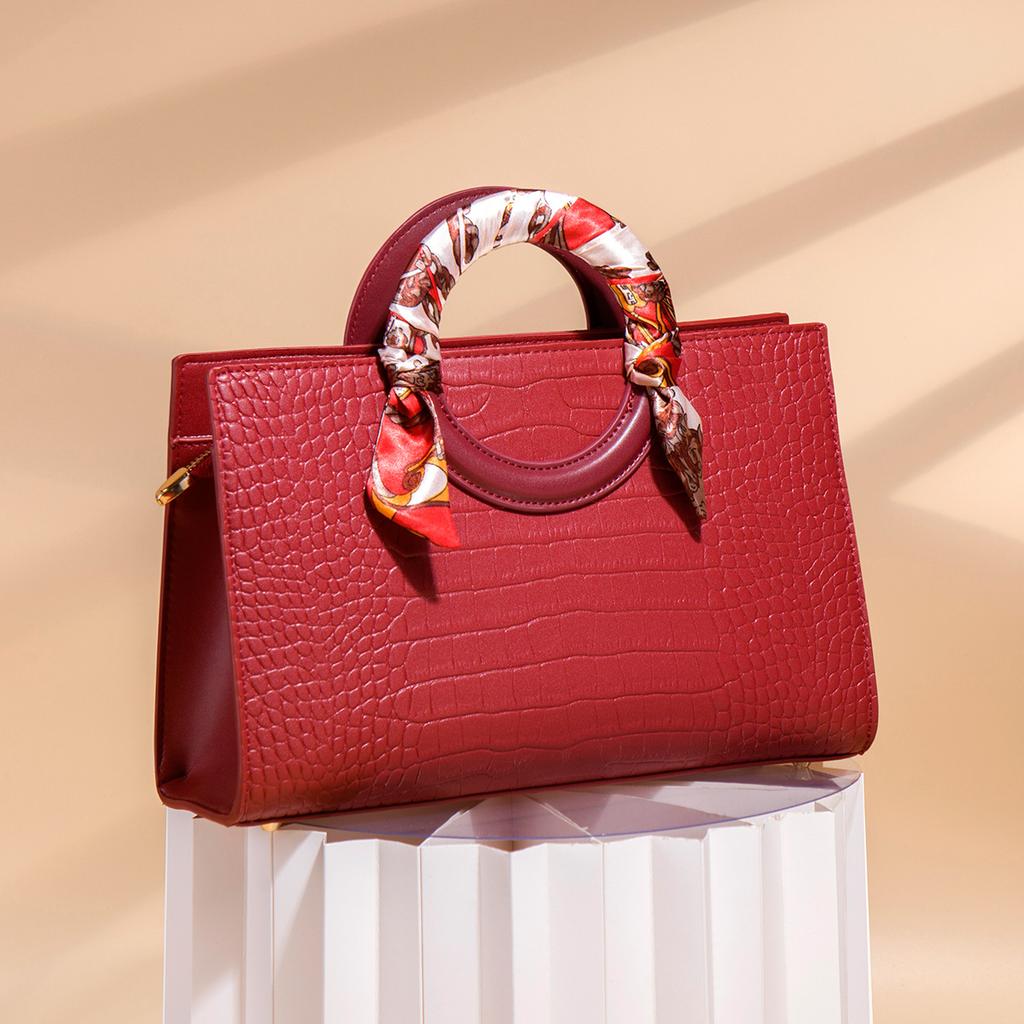 Unique red wedding bag for women 2024 new model, high-end crossbody large-capacity bridal bag, handbag for weddings