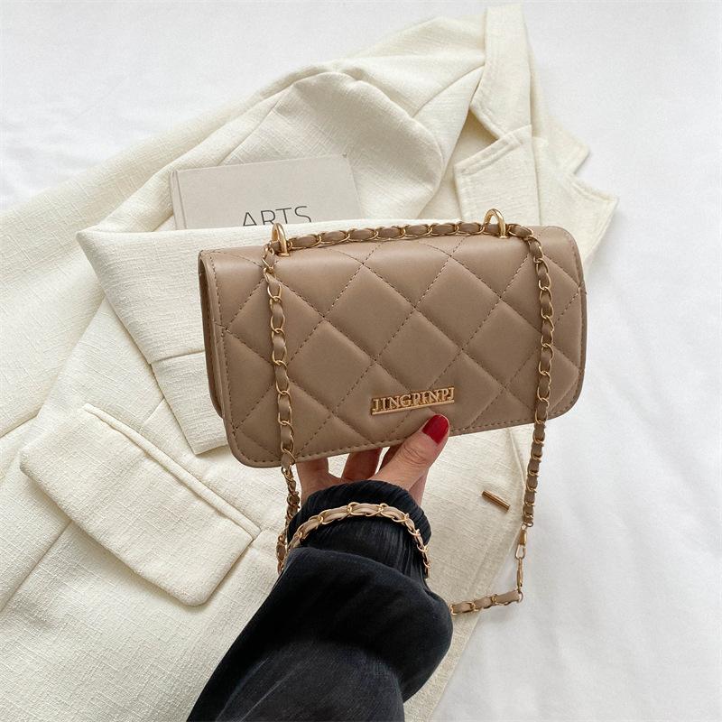 Simple texture and fashion 2025 new winter leisure diamond solid color chain single shoulder crossbody small square bag