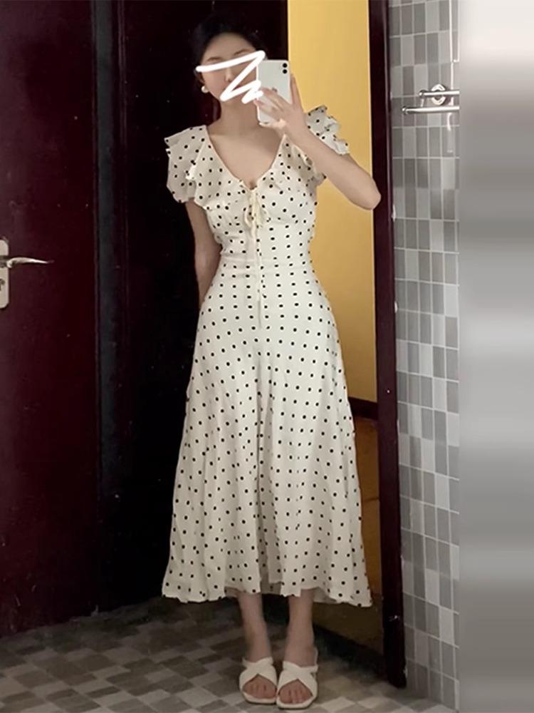 Französisches Kleid mit Rüschen-Blattrand, gepunkteten Ballonärmeln, neue Weiblichkeit, Strandurlaubskleid im Sommer