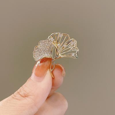 Water Diamond Ginkgo Leaf Brooch Anti-exposure Clasp High-end Exquisite Pin Creative Collar Pin Shirt and Suit