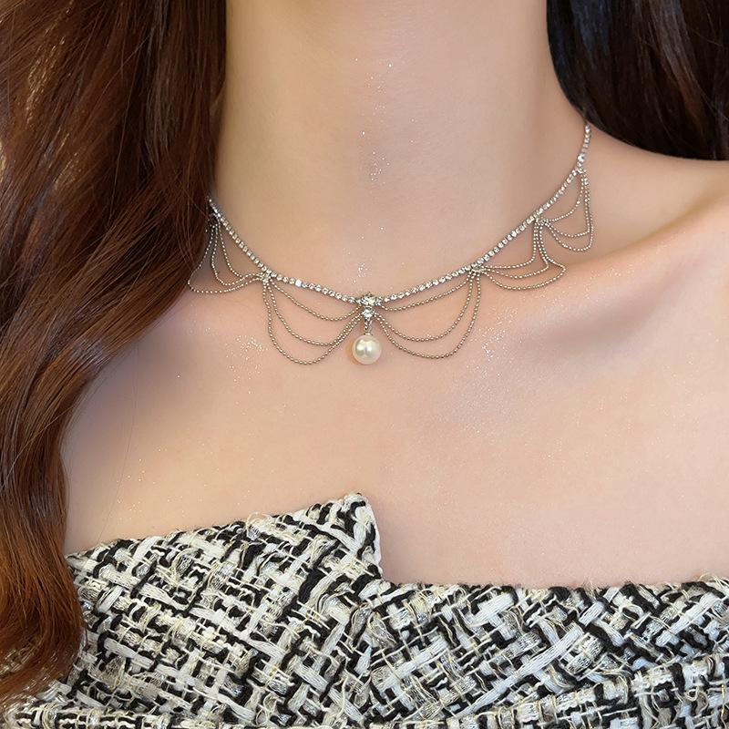 Atmospheric pearl necklace women's explosion light luxury neck chain collarbone chain