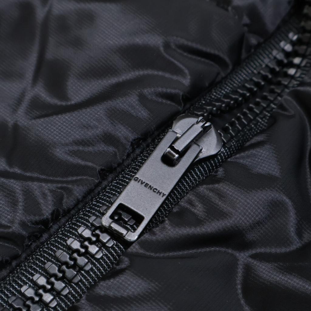 Givenchy BM00RE13Q2 Black Embossed Logo Puffy Jacket Jacket 46 blackUsed