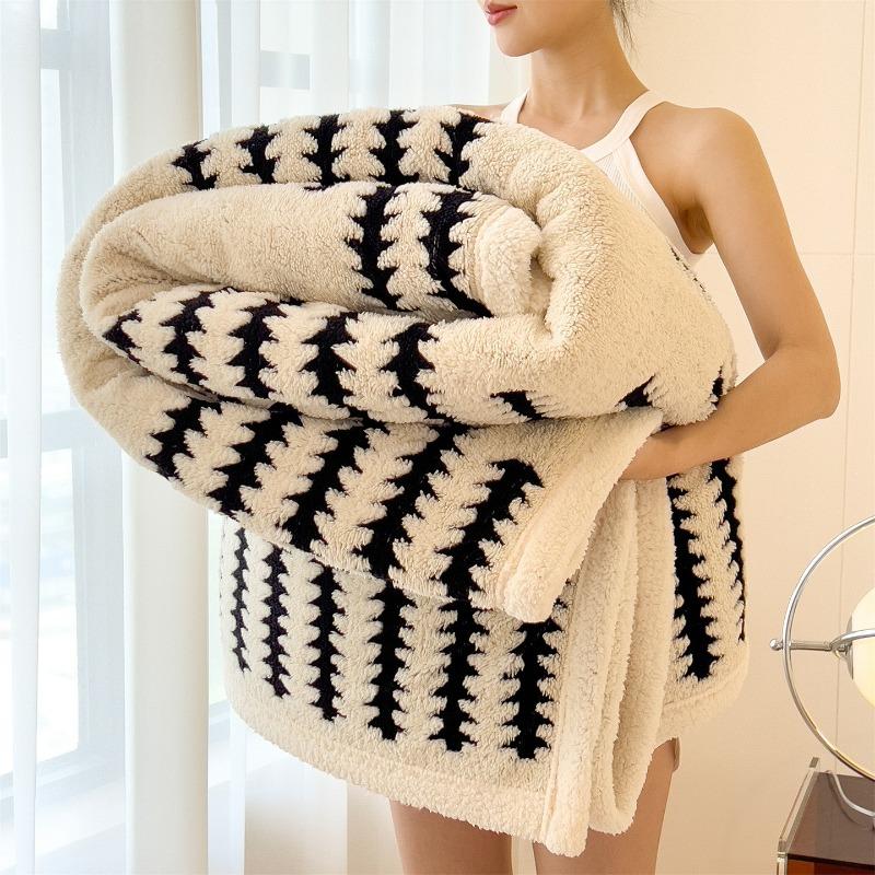 Thicken Jacquard Plush Blanket Cloud-feel Fleece Double-layer Plush Blanket Geometric Design Skin-Friendly Comfort Office Home