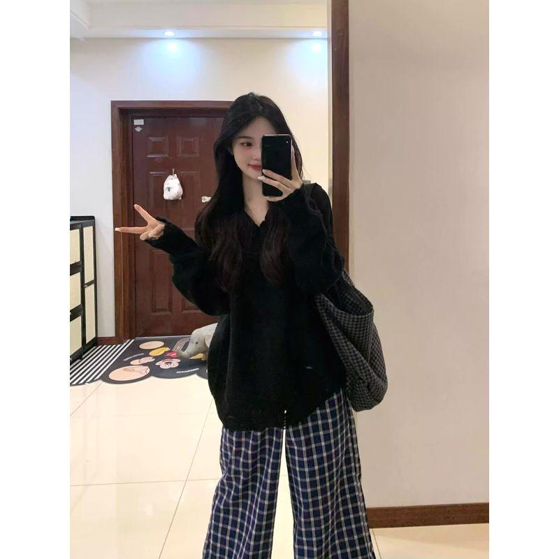 

Lazy V-neck Autumn and Winter Loose Soft Glutinous Ripped Sweater Black M [Suggested 45.00 kg-52.50 kg]]