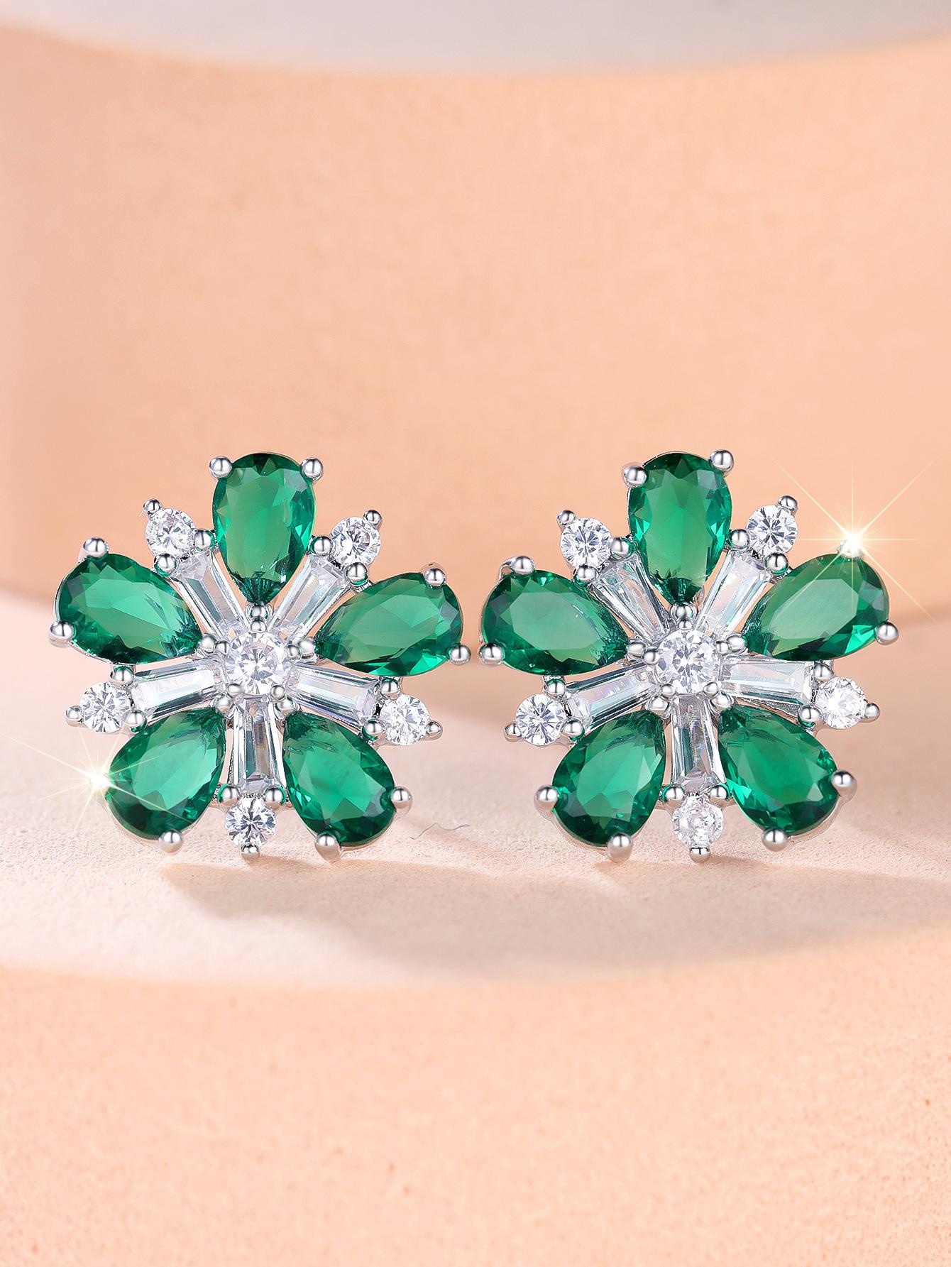 

Hot-selling water drop flower snowflake shape stud earrings, elegant and versatile high-end white exquisite women s earrings