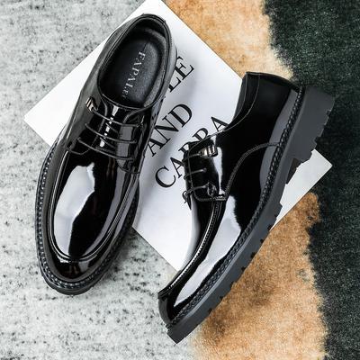 Sapatos clássicos