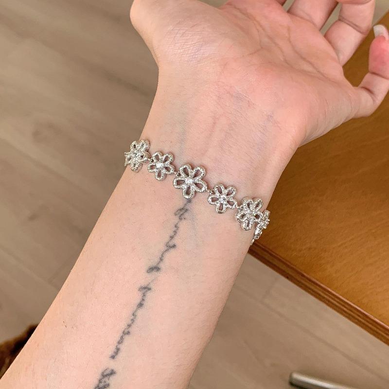 Lace Garland "Sweet Silver Lace Flower Bracelet Women's Drawable Bracelet Light Luxury Premium Jewelry Accessories