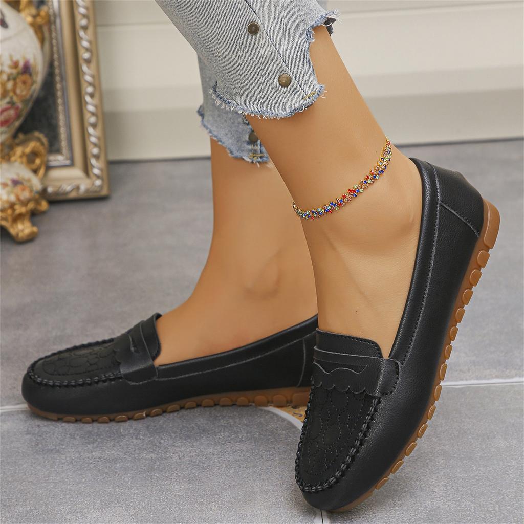 Women's Fashion Plus Size Slip On Round Toe Casual Loafers Comfortable Flat Shoes for Daily Wear and Outdoor Activities