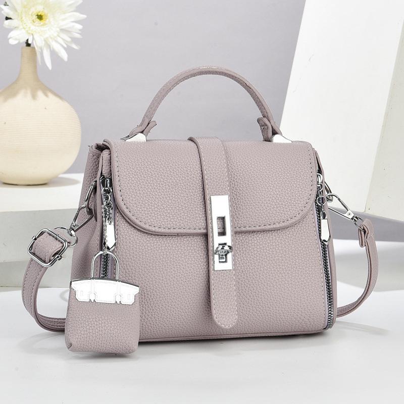 Exquisite small square bag, summer new versatile handbag, simple and fashionable shoulder messenger bag