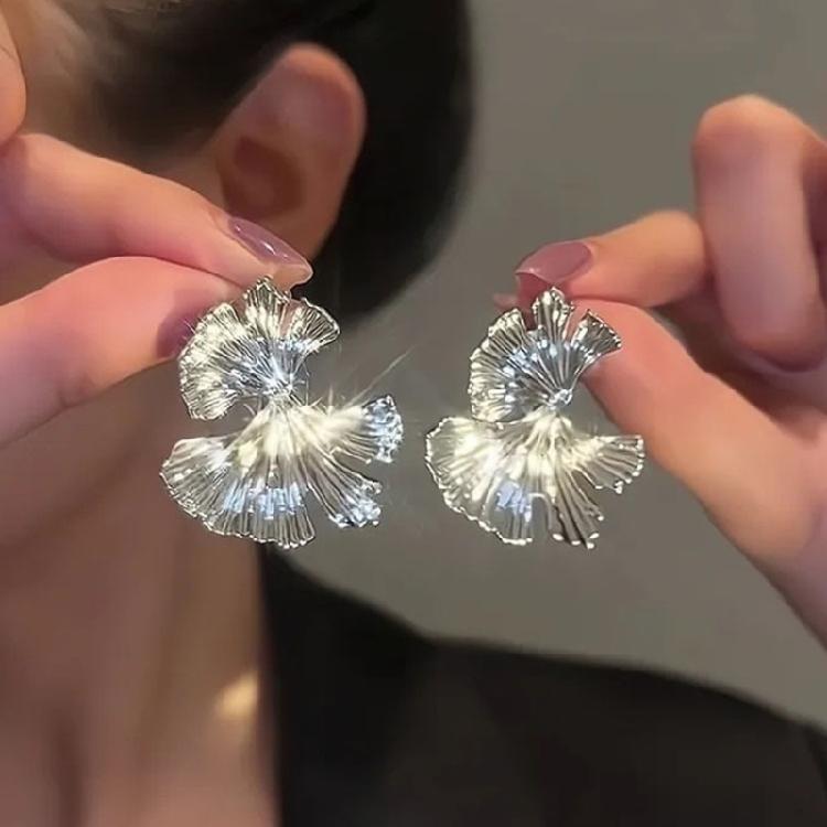 Ginkgos Leaf Shaped Earrings Easy Maintenance Everyday Wear Fashionable Women Accessory Alloy Texture for Fashion Look